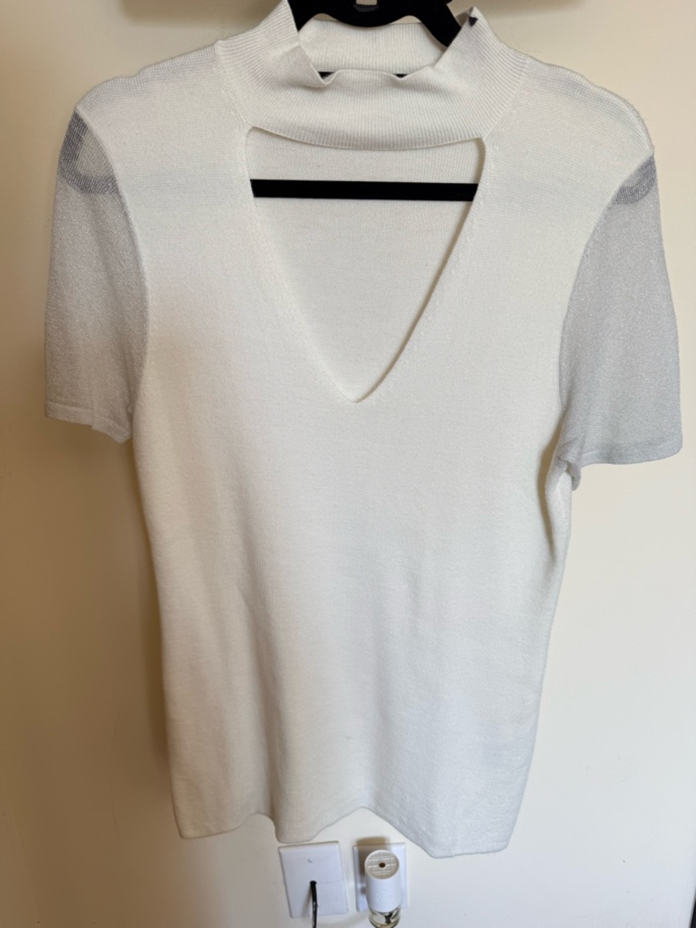 T Tahari White Short Sleeve Mock Neck Top with Front Cutout